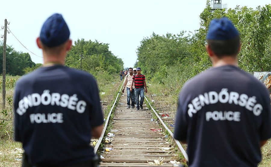 Migrants_in_Hungary_2015_Aug_009-900x556